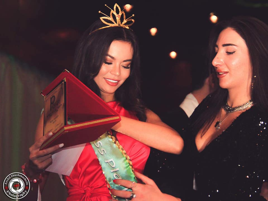 Miss “Planet 2019” l-a combinat pe Domnul Rimă! Primele imagini cu noul cuplu. Cum și-au “oficializat” relația + multe alte detalii