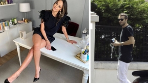 Andreea Raicu, fotografiată când a ieșit din casa lui Matei Stratan. Fosta prezentatoare avea zâmbetul pe buze, iar milionarul a condus-o până la poarta vilei