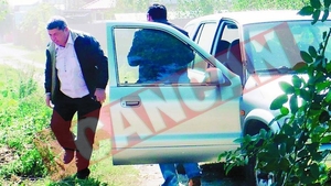 Miliardarul a parcat elicopterul in buruieni