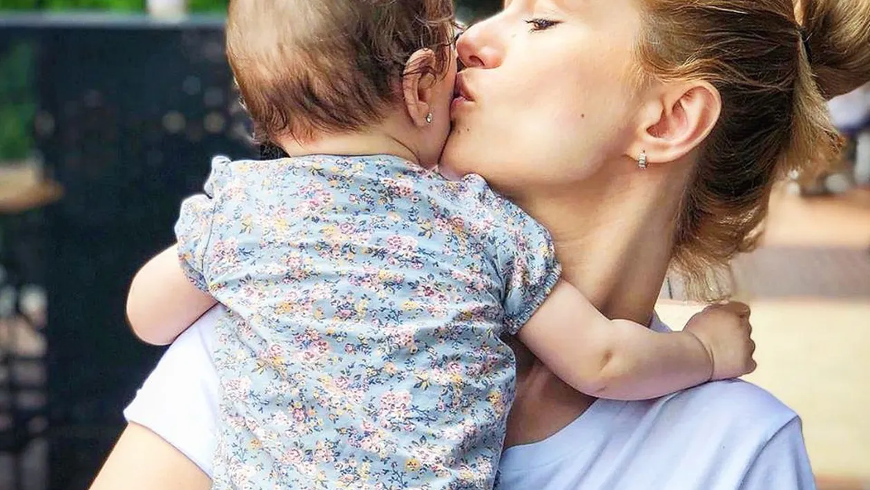 Feli a vorbit despre sarcină. A făcut anunţul în direct: Dragilor, sunt însărcinată