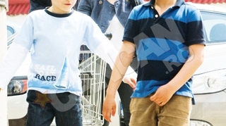 Au facut taraboi in supermarket! Mandruta nu-si poate struni juniorii