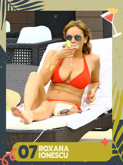 TOP 50 de vedete care ridică paharul în cinstea voastră, în costume de baie! Anna Lesko, Gina Pistol, Delia, Daniela Crudu… Cu cine ciocniți?