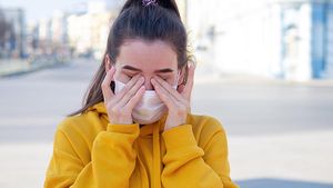 Femeia care a stârnit hohote de râs în autobuz. Incredibil ce purta pe față ca să se protejeze de coronavirus | FOTO