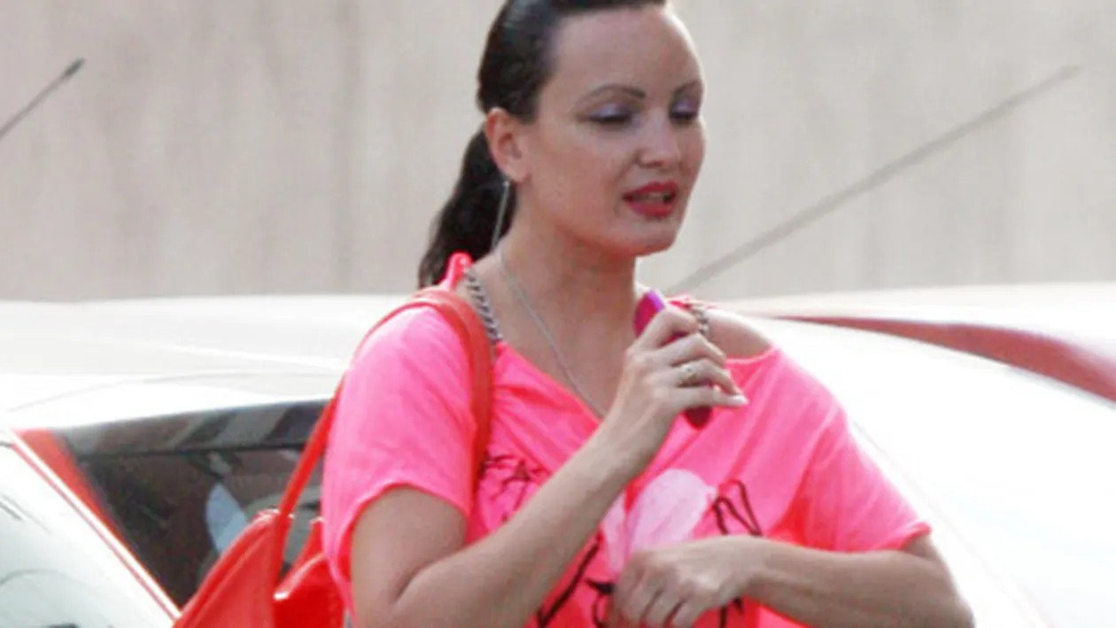 Fiica fostului ambasador al Romaniei in Venezuela este dispusa sa renunte la prostitutie. Motivul este mama ei naturala