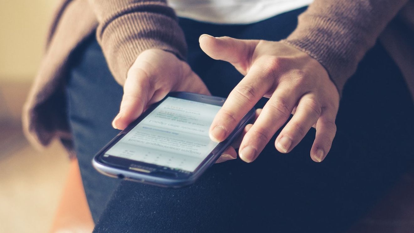 A primit un telefon de la unchiul său și a ajuns în fața judecătorilor! Ce făcea tânărul cu mobilul