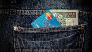 Curs valutar BNR 12 octombrie 2020. Veste proastă pentru românii cu rate și chirii în euro