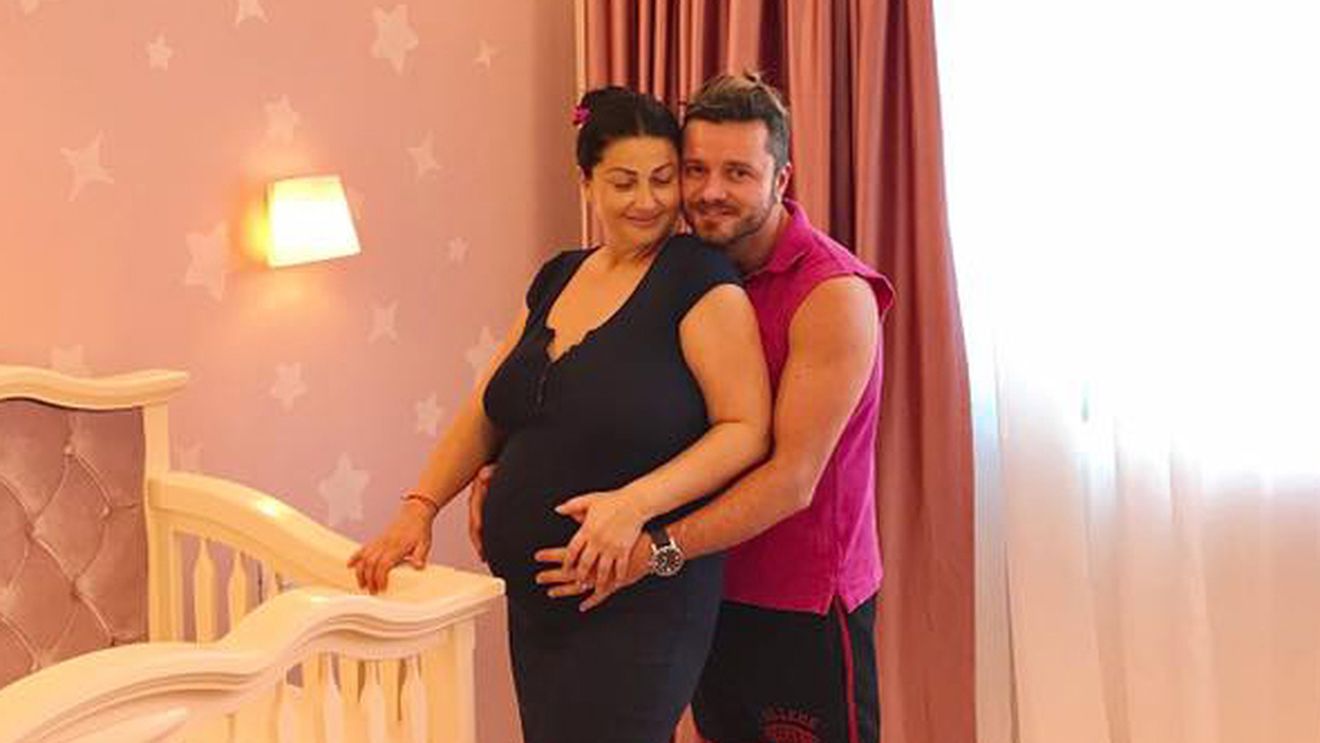 Ce a făcut TAVI CLONDA, la doar o zi după ce a născut GABRIELA CRISTEA! Chiar el a povestit tot: "Fetele s-au liniştit, tati..."