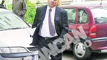 Milionarul a fost atacat cu pietre si a chemat politia ca sa opreasca scandalul. Oana Cornu i-a devastat casa fostului sot!