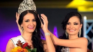 Una dintre cele mai frumoase femei din Romania ataca Miss Grand International 2014 din Thailanda! Ce pasiune de TOCILAR are