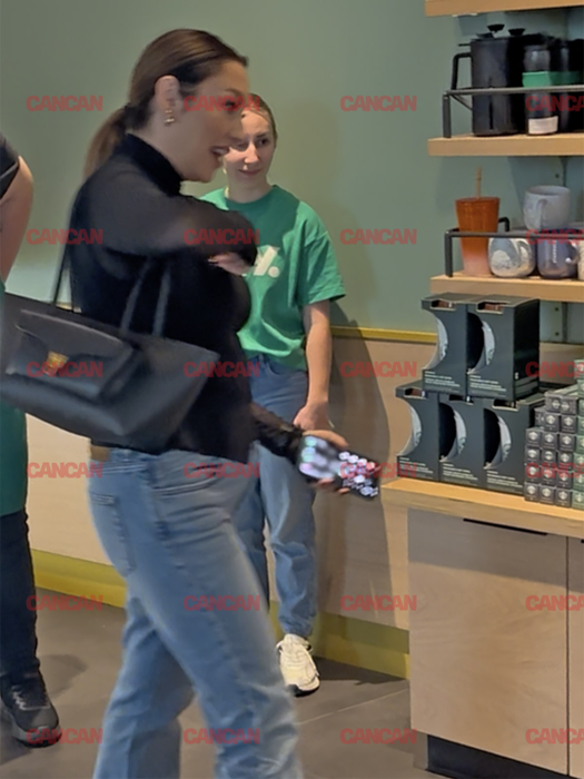 Andra cu fiica ei la Starbucks