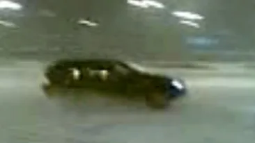 VIDEO Traian, un pusti de bani gata din Bucuresti, face drifturi ilegale cu un BMW X5. Sa fie oare fiul bancherului care a ucis doi oameni pe Calea Floreasca?