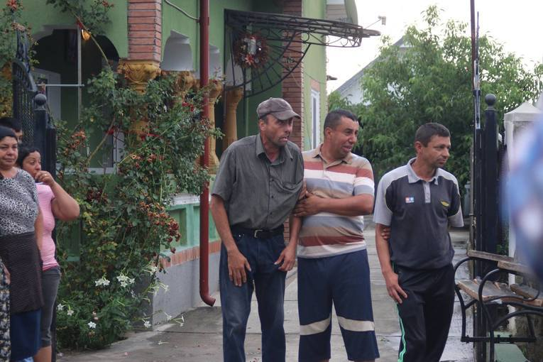 Emilia, tatăl Denisei Răducu, a fost devastat în ziua înmormântării fiicei sale