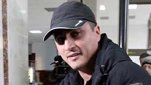 VIDEO Imagini pe care nu le-ai mai văzut până acum! Sărut pasional între Elodia Ghinescu şi Cristian Cioacă!