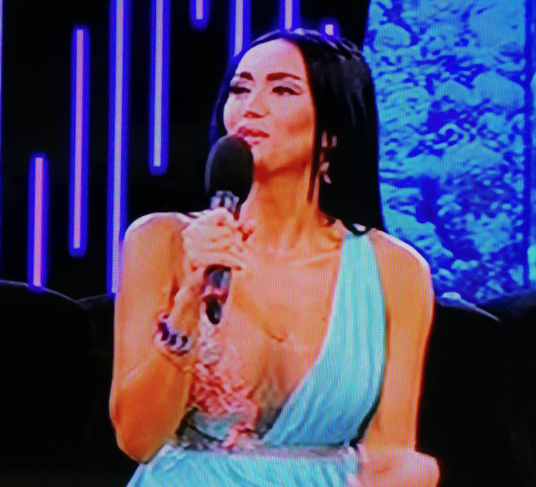 Margherita, curtată de un admirator secret