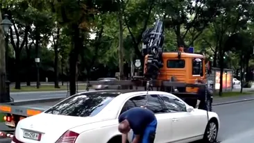 De asta costă 500.000 de dolari. Ce se întâmplă când vrei să ridici un Maybach parcat greşit! VIDEO