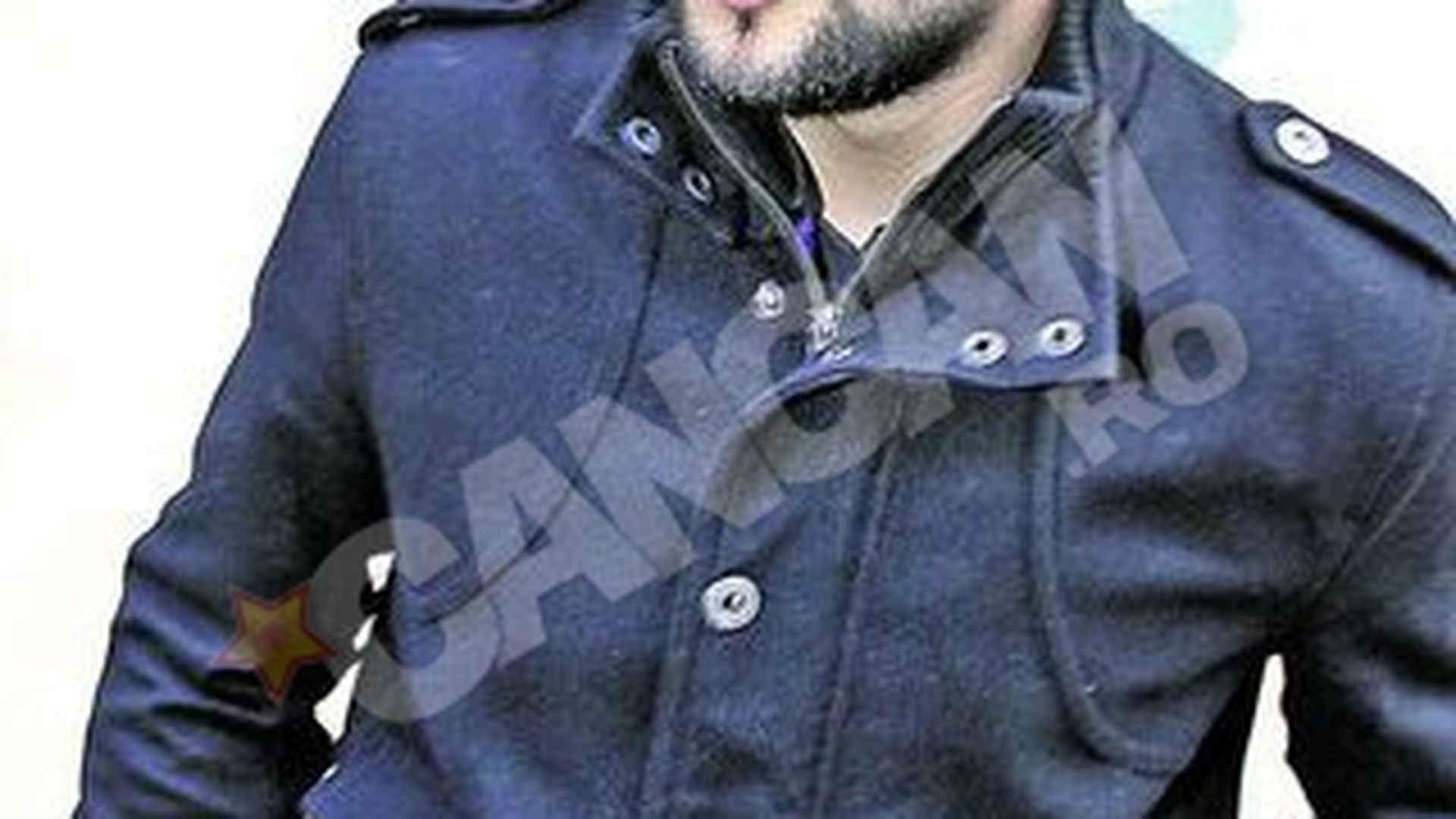 Sora profesorului Dan Visan il asteapta pe acesta langa bradul de Craciun! Locul lui era aici, cu noi!