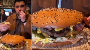 Acest client a încercat celebrul burger de 2 kilograme din Brașov. Câți lei a plătit
