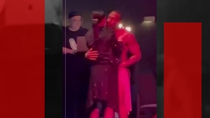 Am aflat cine este durdulia posedată pe scenă la LOFT! Lucrează într-un minister pe o poziție de conducere...