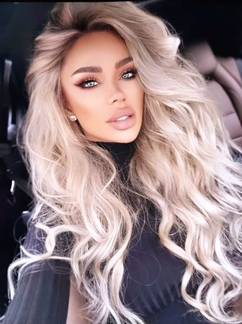 Bianca Drăgușanu, buchet de trandafiri de la Alex Bodi? El o răsfață des pe Daria Radionova cu astfel de surprize