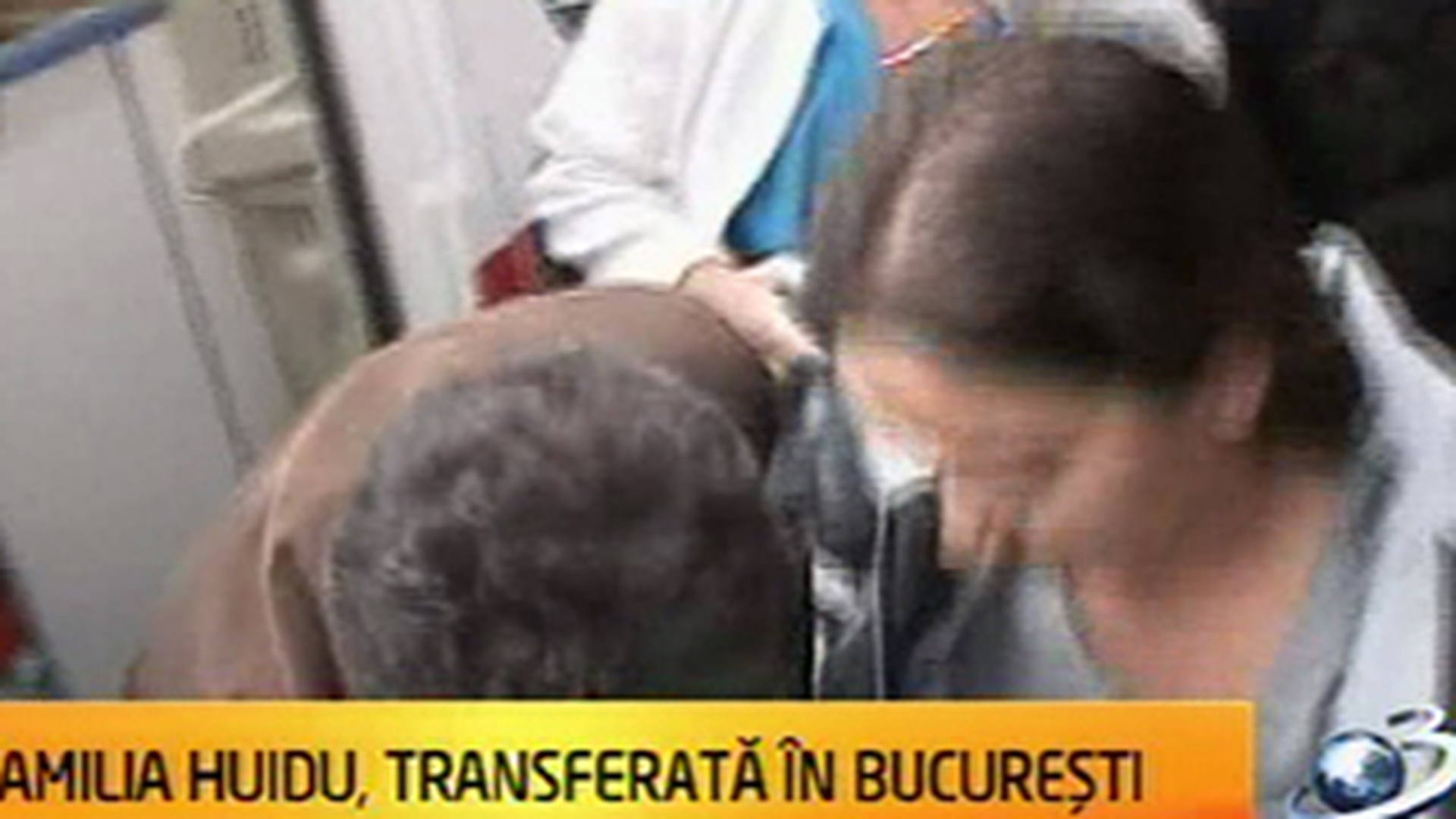 VIDEO Sotia lui Huidu a iesit din Spitalul de Urgenta Brasov in caruciorul cu rotile! Este dusa cu ambulanta la Bucuresti!