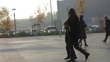 Au mers împreună la film. Uite pentru ce bărbat şi-a lăsat Romaniţa iubitul acasă