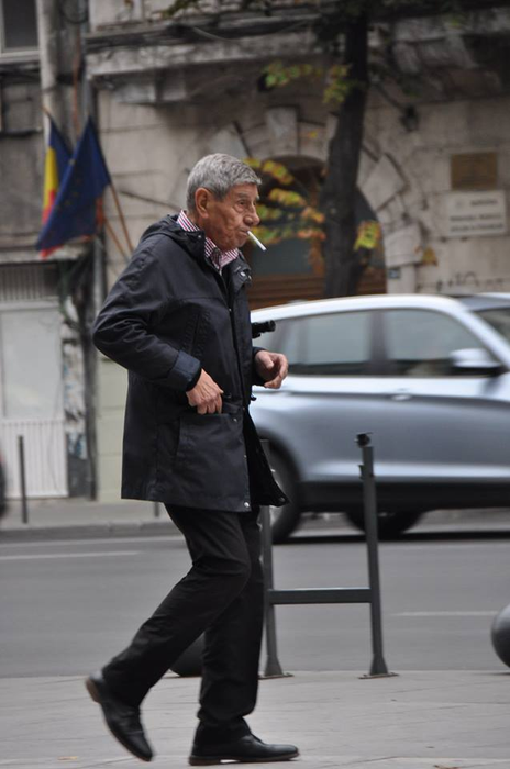La 80 de ani, Mitică Popescu a testat o motocicletă cu mulți cai putere, iar acum circulă cu transportul în comun