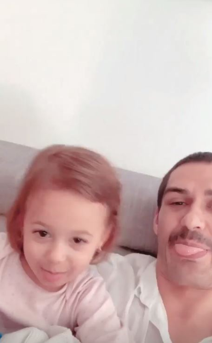 George Burcea, complet schimbat la ușa casei Andreei Bălan! Gestul făcut de cântăreață imediat ce actorul și-a văzut fiicele