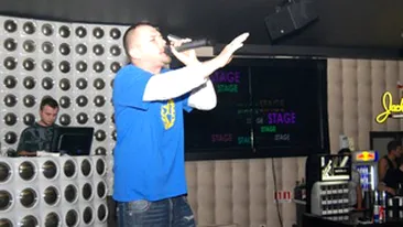 Puya vrea sa-si lase plete ca Pepe! A uitat sa treaca pe la frizer!