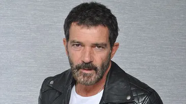 Ce se întâmplă cu ANTONIO BANDERAS după ce a fost dus de urgenţă la spital. Chiar celebrul actor le-a arătat tuturor 