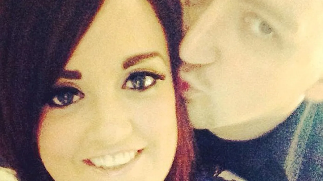 A trait cu o umflatura la picior multi ani, insa a refuzat sa se duca la medic. Intr-un final, iubitul a convins-o sa-si faca analize! I-a venit rau cand a vazut rezultatele