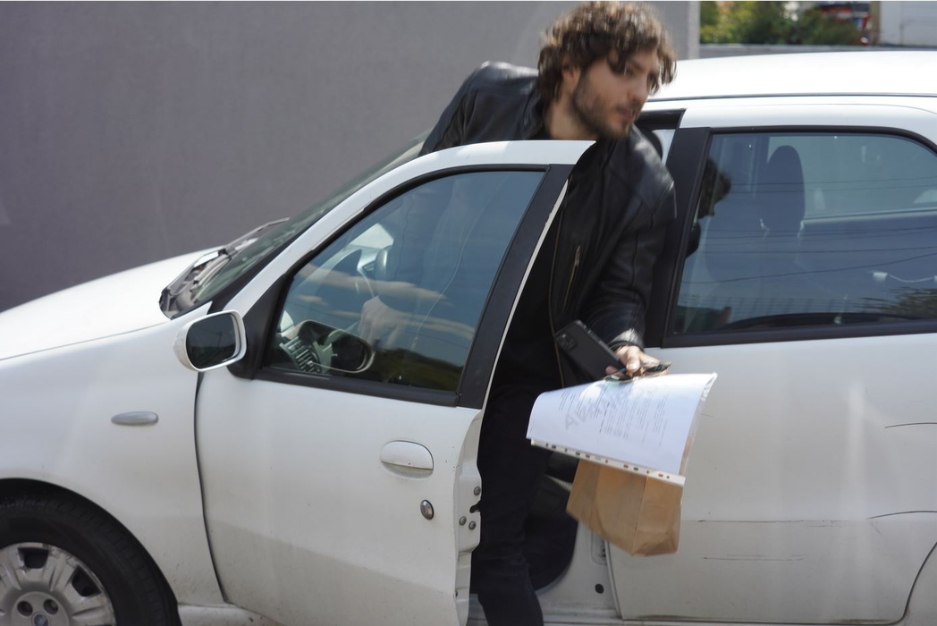 Toto conduce un Fiat Albea, spre deosebire de tatăl său, care se plimbă cu un Porsche