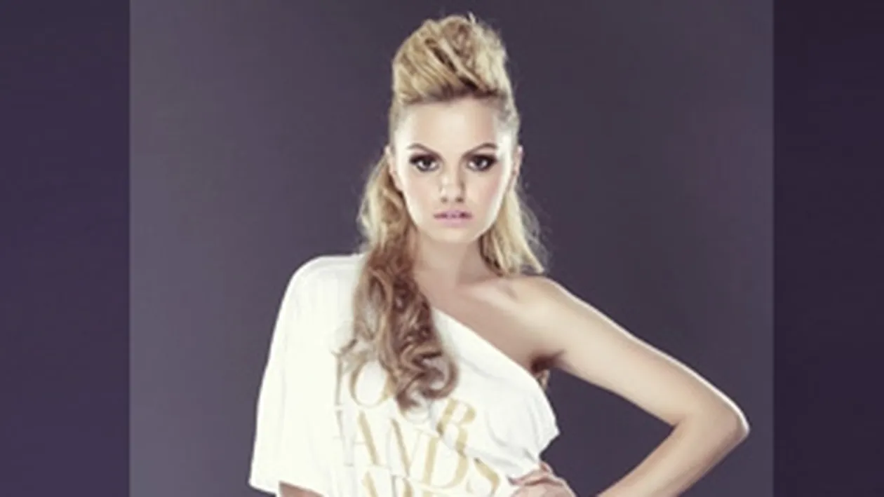 Care crezi ca a fost cel mai penibil moment pentru Alexandra Stan in timpul unui concert?
