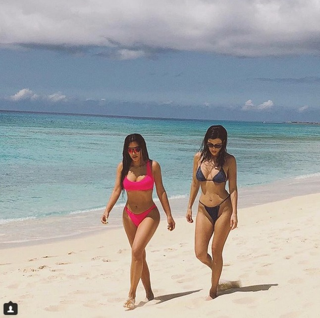 Kourtney Kardashian a pozat nud la 39 de ani. Avem imaginile fierbinți
