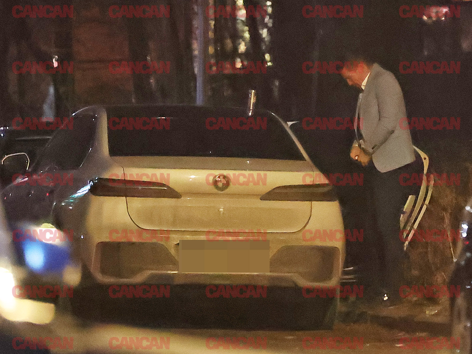 Călin Donca, însoțit de o brunetă misterioasă.