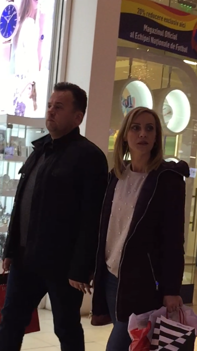 Liviu Pop şi soţia lui, Adriana, la cumpărături