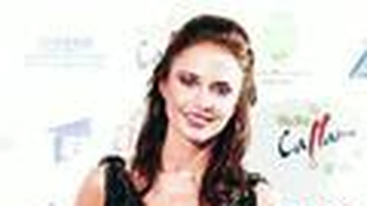 Raluca Lazarut ii va tine trena Adelinei Elisei