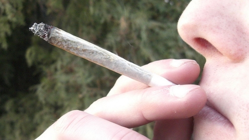 Declaratia unui pastor care a scandalizat o lume intreaga. "Lui Dumnezeu nu-i pasa daca fumezi marijuana"