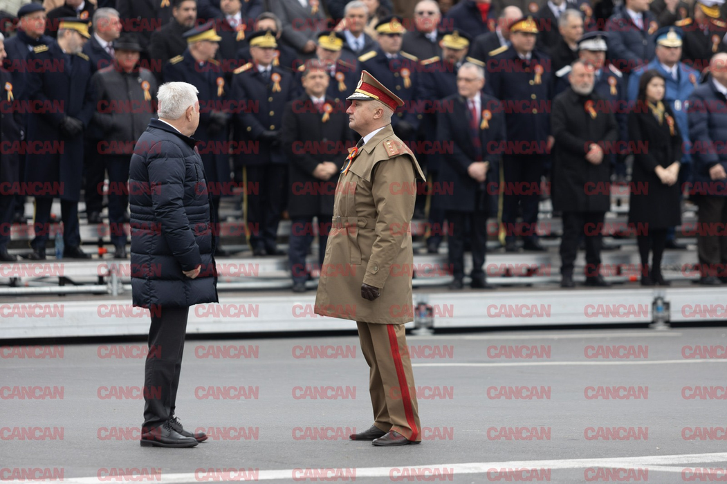 Imagini LIVE de la parada militară de 1 decembrie. Cum au apărut poliţistele la defilare. FOTO