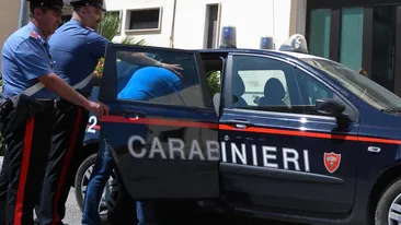 Jaf halucinant! Doi români au furat o maşină cu tot cu poliţist în Italia!