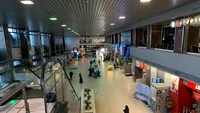 Imagini postapocaliptice din incinta aeroportului Otopeni. Călătorii pot fi numărați pe degete. FOTO