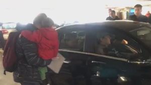 Gest sfâşietor făcut de Simona Halep pe aeroport! Extenuată şi dezamăgită după înfrângerea de la Australian Open, tenismena a clacat şi a făcut praf visul unui copil