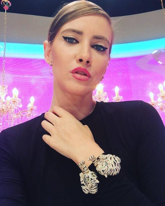 E unică! Cum a ieșit îmbrăcată Iulia Albu ca să se plimbe cu metroul, pe Magistrala 5 Drumul Taberei