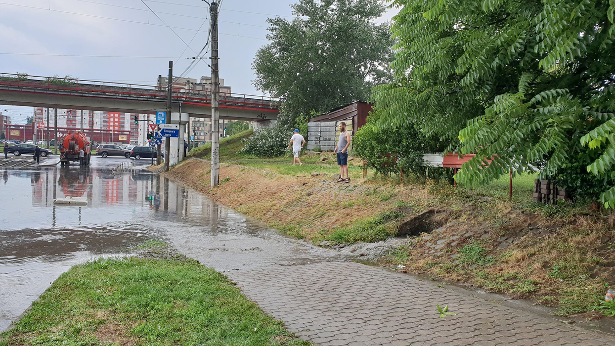 Mai multe zone din oraș au fost inundate