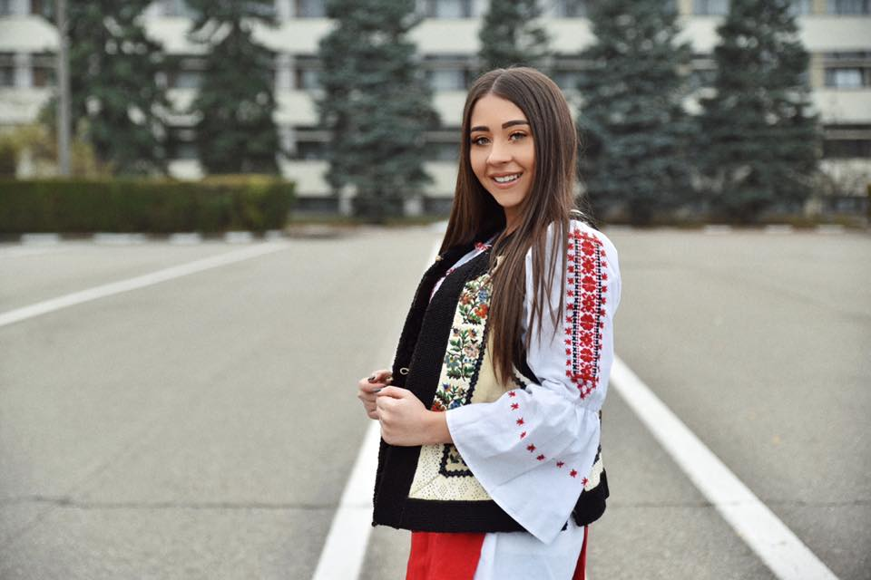 Nicole Cherry, în tandrețuri cu iubitul pe pârtie. S-au sărutat și…