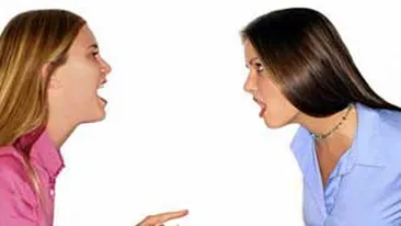 Bataie crunta intre doua adolescente din cauza unui baiat