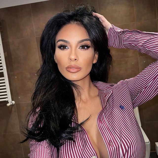 Angela hipnotizează orice bărbat