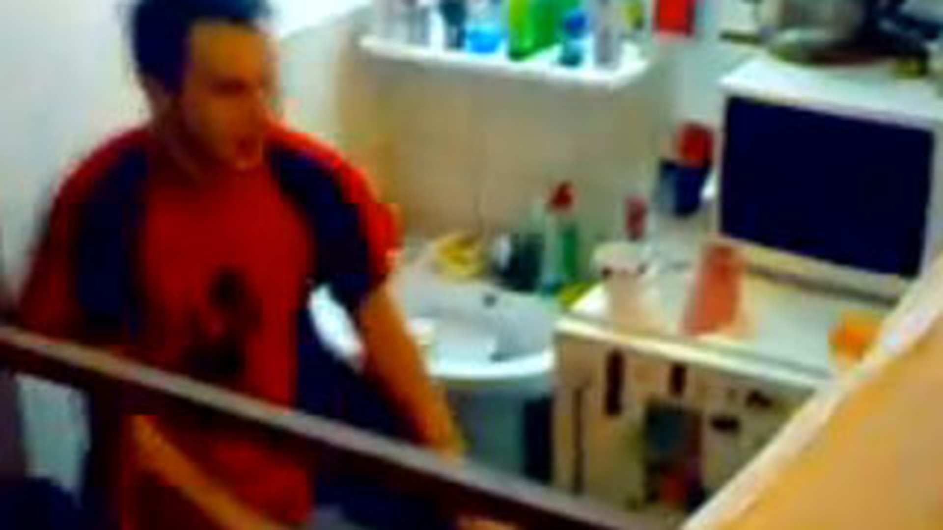 VIDEO Si daca luai BAC-ul unde ajungeai?! Uite ce au pierdut 100.000 de liceeni - ping-pong cu mapele in camera de camin intre paturi