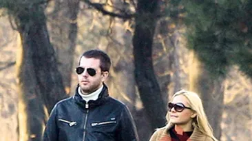 Laura Cosoi si-a scos tizul in lume