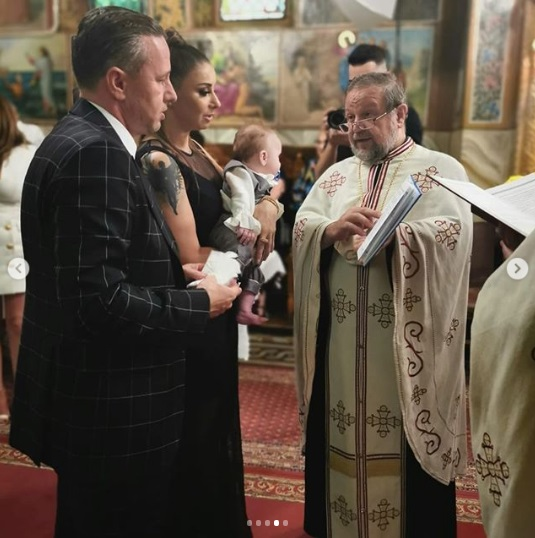 Anamaria Prodan NU se dezminte. În ce rochie a apărut vedeta când și-a creștinat cel mai mic fin, pe Kostas