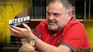 Scriitorul român cu cele mai vândute cărți din ultimul deceniu, patru ani pentru "Minciuna lui Michelangelo”: Igor Bergler: "Un cronicar al nesăbuinței"